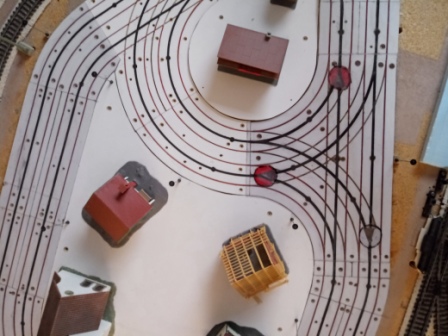 16_iCar T-kruising met afslag servos bij dorp.jpg